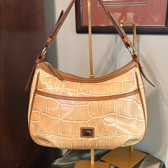 Dooney and Bourke Elegant Tan Crocodile- Embossed Shoulder Bag excellent